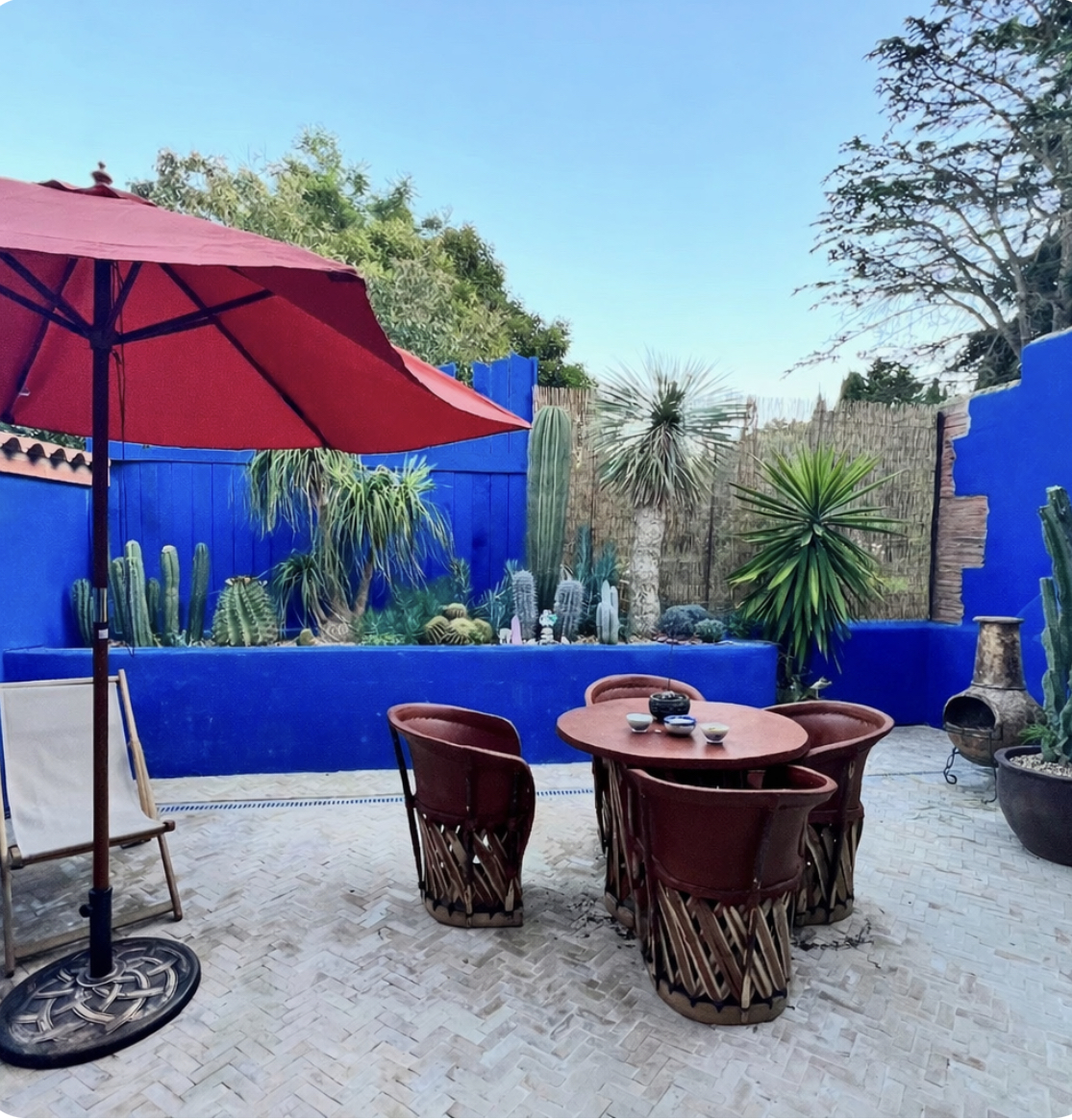 Avant/Après: Métamorphose d'un jardin en sanctuaire végétal.